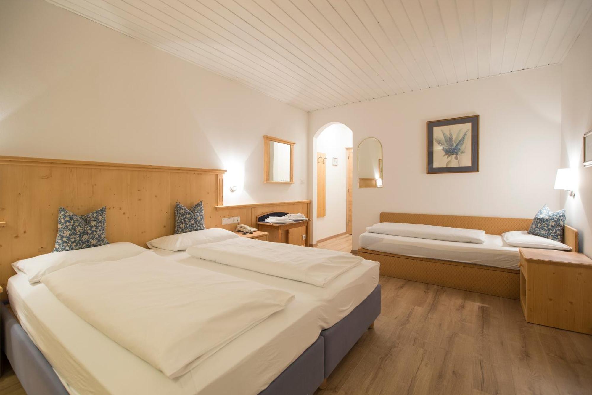 Hotel Krondlhof Brunico Szoba fotó