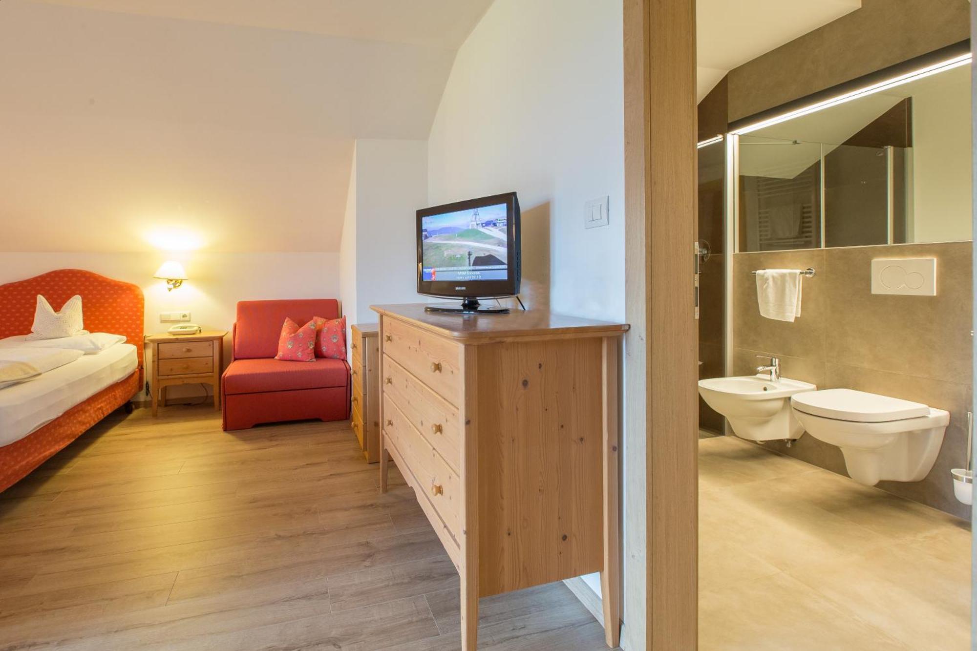 Hotel Krondlhof Brunico Szoba fotó
